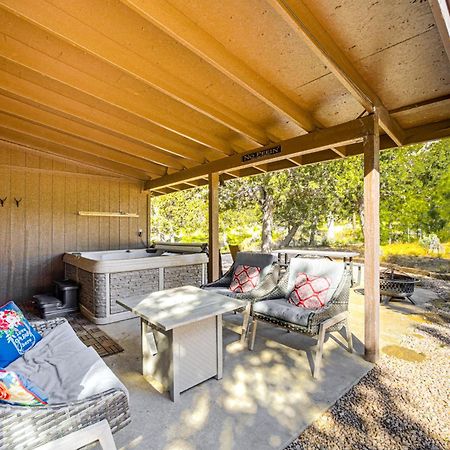 Peaceful Strawberry Cabin Fire Pit And Hot Tub Pine Exterior photo