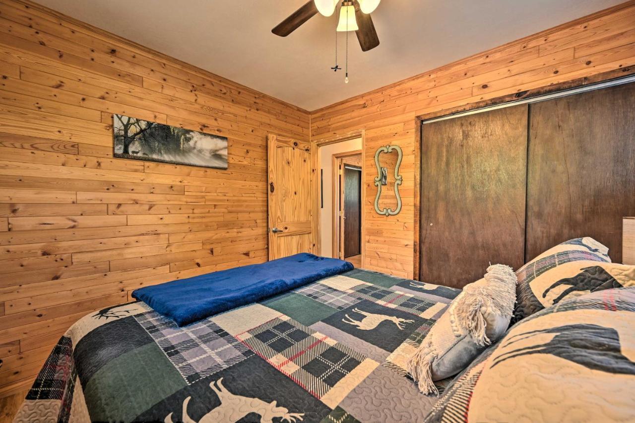 Peaceful Strawberry Cabin Fire Pit And Hot Tub Pine Exterior photo