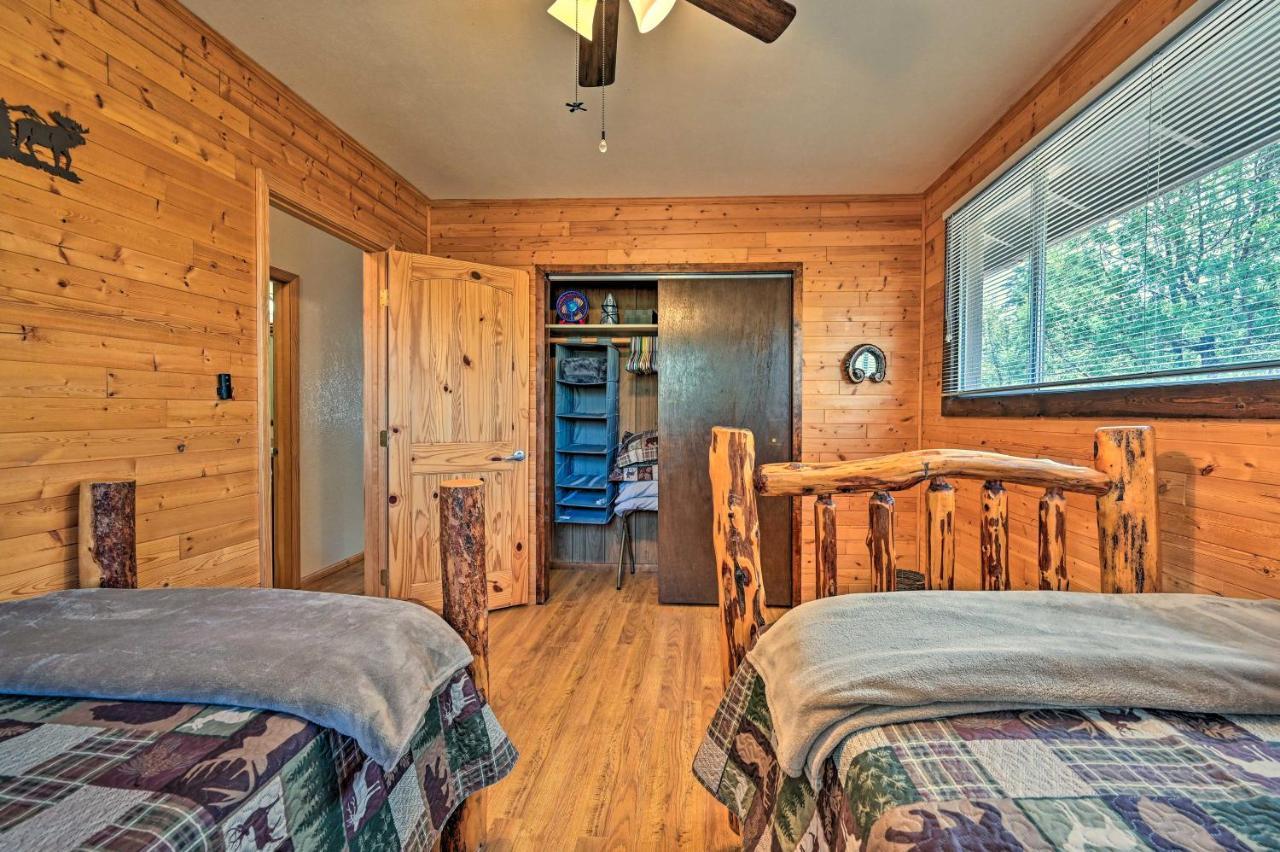 Peaceful Strawberry Cabin Fire Pit And Hot Tub Pine Exterior photo