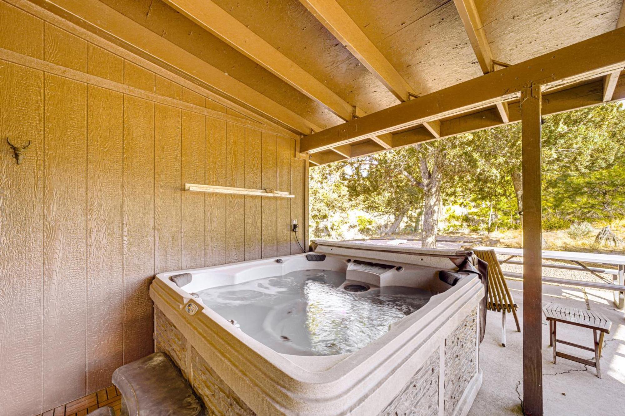 Peaceful Strawberry Cabin Fire Pit And Hot Tub Pine Exterior photo