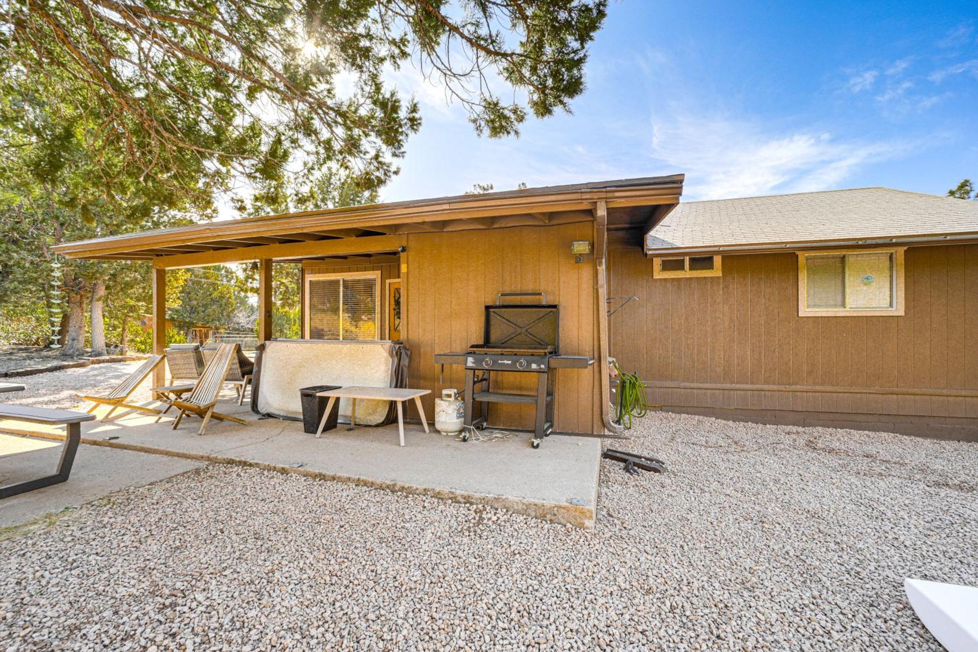 Peaceful Strawberry Cabin Fire Pit And Hot Tub Pine Exterior photo